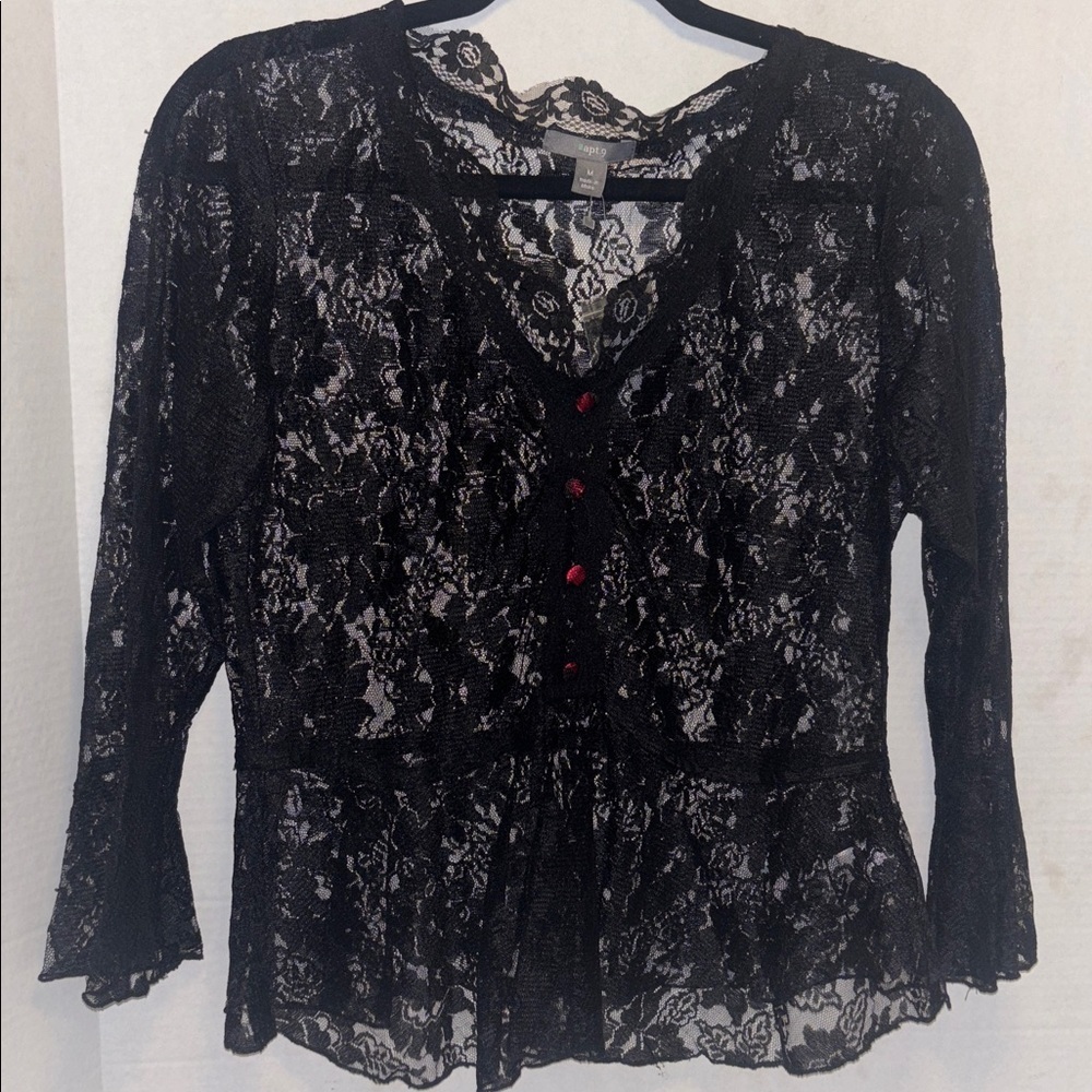 APT 9 BRAND…BLACK LACE PEPLUM BLOUSE SIZE MEDIUM PTP 18”/19”
CHIC FASHIONABLE